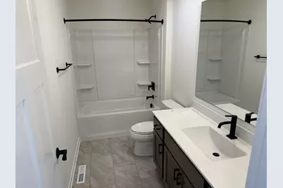 W149N11973  Red Holly Dr, Germantown, WI 53022 - Photo 15