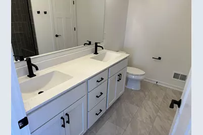 W149N11973  Red Holly Dr, Germantown, WI 53022 - Photo 11