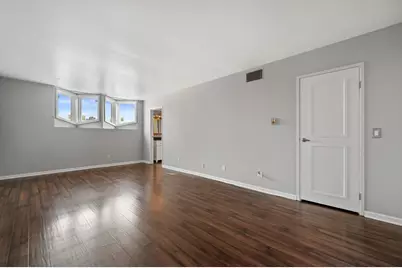 425 W Willow Ct #222, Fox Point, WI 53217 - Photo 11