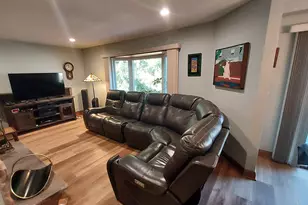 7808 W Plainsview Dr, Franklin, WI 53132 - Photo 5