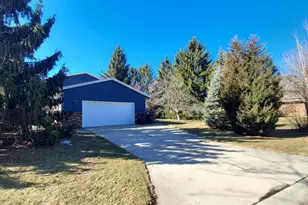 7808 W Plainsview Dr, Franklin, WI 53132 - Photo 23