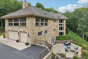 N1W31286 Hickory Hollow Ct, Delafield, WI 53018 - Photo 3