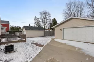 1128 N 17th St, Manitowoc, WI 54220 - Photo 3