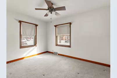 1128 N 17th St, Manitowoc, WI 54220 - Photo 13