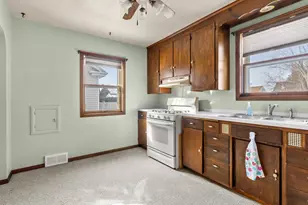 1128 N 17th St, Manitowoc, WI 54220 - Photo 11