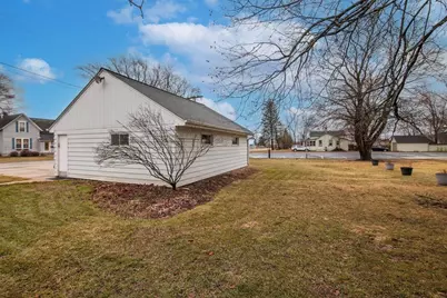 403 W Capitol Dr, Hartland, WI 53029 - Photo 37