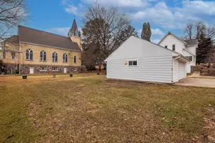 403 W Capitol Dr, Hartland, WI 53029 - Photo 39