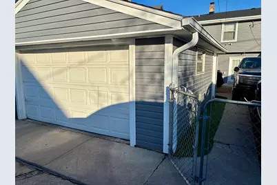 2735 S 15th Pl, Milwaukee, WI 53215 - Photo 9