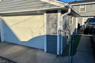 2735 S 15th Pl, Milwaukee, WI 53215 - Photo 9