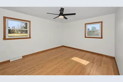 2101 N Emmertsen Rd, Racine, WI 53406 - Photo 23