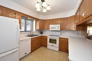 1040 Lansdowne Ct, Brookfield, WI 53045 - Photo 17