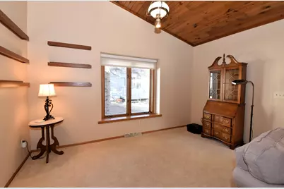 1040  Lansdowne Ct, Brookfield, WI 53045 - Photo 7