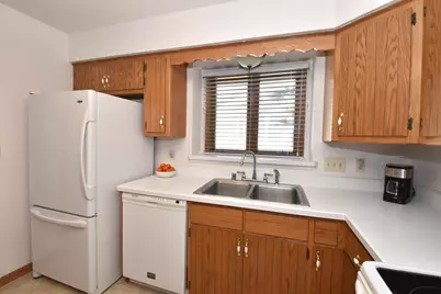 1040  Lansdowne Ct, Brookfield, WI 53045 - Photo 19