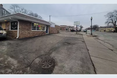 7027 W North Ave, Wauwatosa, WI 53213 - Photo 17