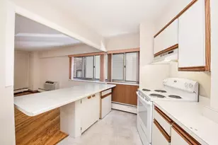 1919 N Summit Ave, Milwaukee, WI 53202 - Photo 5