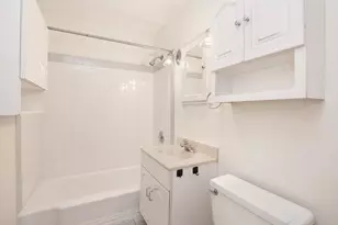 1919 N Summit Ave, Milwaukee, WI 53202 - Photo 9