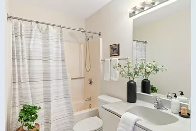 1660 N Prospect Ave #1807, Milwaukee, WI 53202 - Photo 11