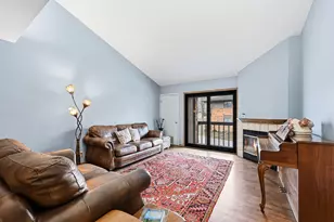 384 Park Hill Dr, Pewaukee, WI 53072 - Photo 5