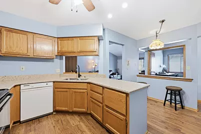 384  Park Hill Dr #E, Pewaukee, WI 53072 - Photo 13