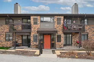 384 Park Hill Dr, Pewaukee, WI 53072 - Photo 1