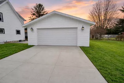 1221  Grace St, Janesville, WI 53545 - Photo 17