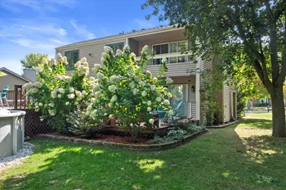 207  Parkview Ct, Pewaukee, WI 53072 - Photo 11