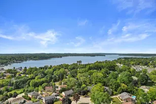 207 Parkview Ct, Pewaukee, WI 53072 - Photo 7