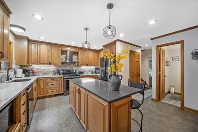 207  Parkview Ct, Pewaukee, WI 53072 - Photo 21