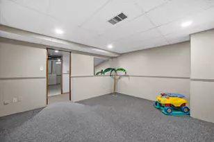 207 Parkview Ct, Pewaukee, WI 53072 - Photo 41