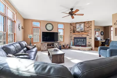 6817  Sandy Ln, Racine, WI 53185 - Photo 11