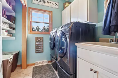 6817  Sandy Ln, Racine, WI 53185 - Photo 17