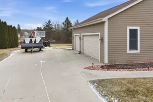 6817 Sandy Ln, Racine, WI 53185 - Photo 37