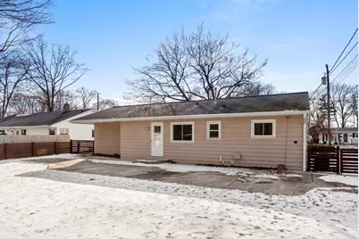 1433 N 23rd St, Manitowoc, WI 54220 - Photo 21