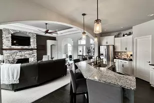 W222S4127 Timm Dr, Waukesha, WI 53189 - Photo 9