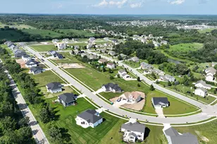 937 Medina Dr, Mukwonago, WI 53149 - Photo 1