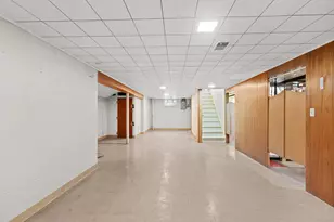 2911 S 57th St, Milwaukee, WI 53219 - Photo 9