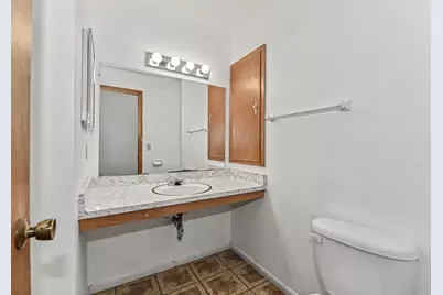 2000 S Woodlawn Dr, New Berlin, WI 53146 - Photo 15