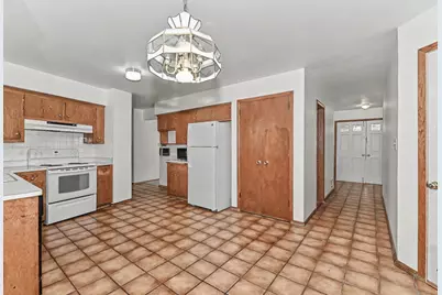 2000 S Woodlawn Dr, New Berlin, WI 53146 - Photo 9