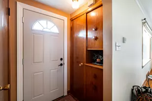 160 E Gauer Cir, Milwaukee, WI 53207 - Photo 3