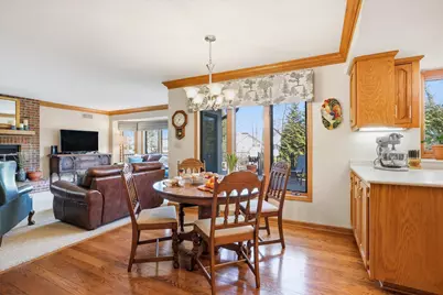 2100 S Cherrywood Ct, New Berlin, WI 53151 - Photo 9