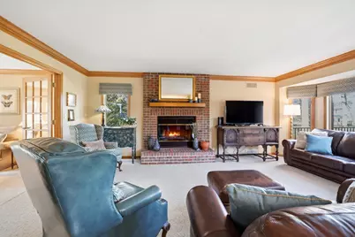 2100 S Cherrywood Ct, New Berlin, WI 53151 - Photo 7