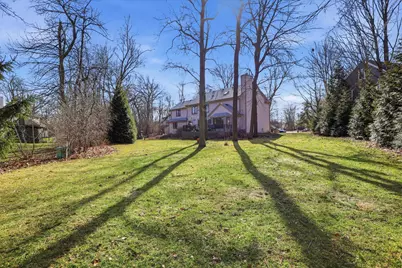 2100 S Cherrywood Ct, New Berlin, WI 53151 - Photo 3