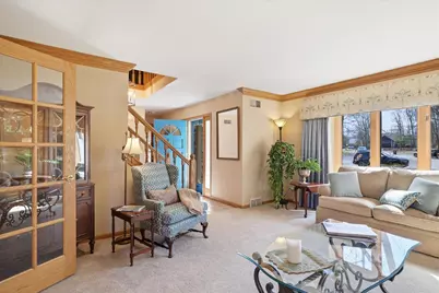 2100 S Cherrywood Ct, New Berlin, WI 53151 - Photo 5