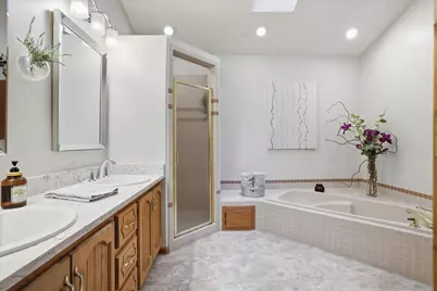 2100 S Cherrywood Ct, New Berlin, WI 53151 - Photo 19