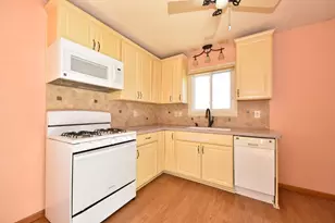 6519 N 66th St, Milwaukee, WI 53223 - Photo 9