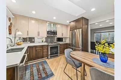 10004 N Holmes Ct, Mequon, WI 53092 - Photo 5