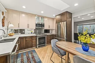 10004 N Holmes Ct, Mequon, WI 53092 - Photo 5