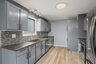 124 E Monroe Ave, Hartford, WI 53027 - Photo 9