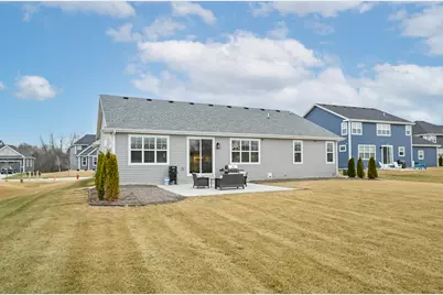 8020 W Preserve Pkwy, Mequon, WI 53097 - Photo 37