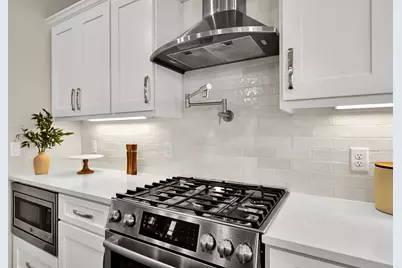 8020 W Preserve Pkwy, Mequon, WI 53097 - Photo 9